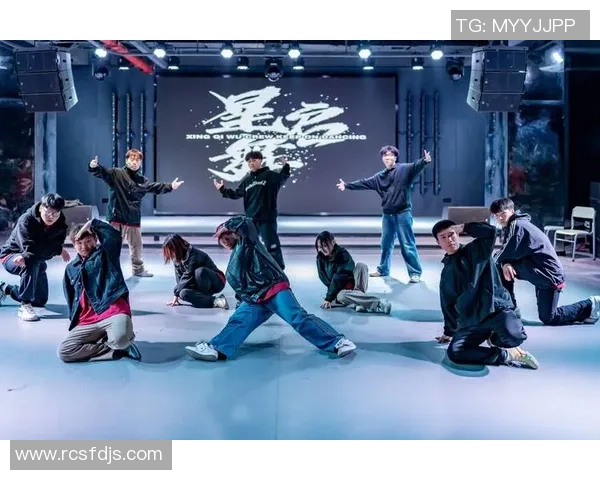 上海飞盘队在世界街舞大赛中的灵活性表现引发热议与赞赏 上海飞盘队在世界街舞大赛中的灵活性表现引发热议与赞赏